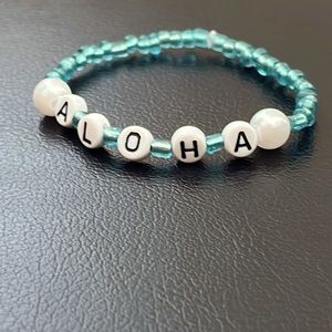 Aloha bracelet that adds spice to any outfit.😌